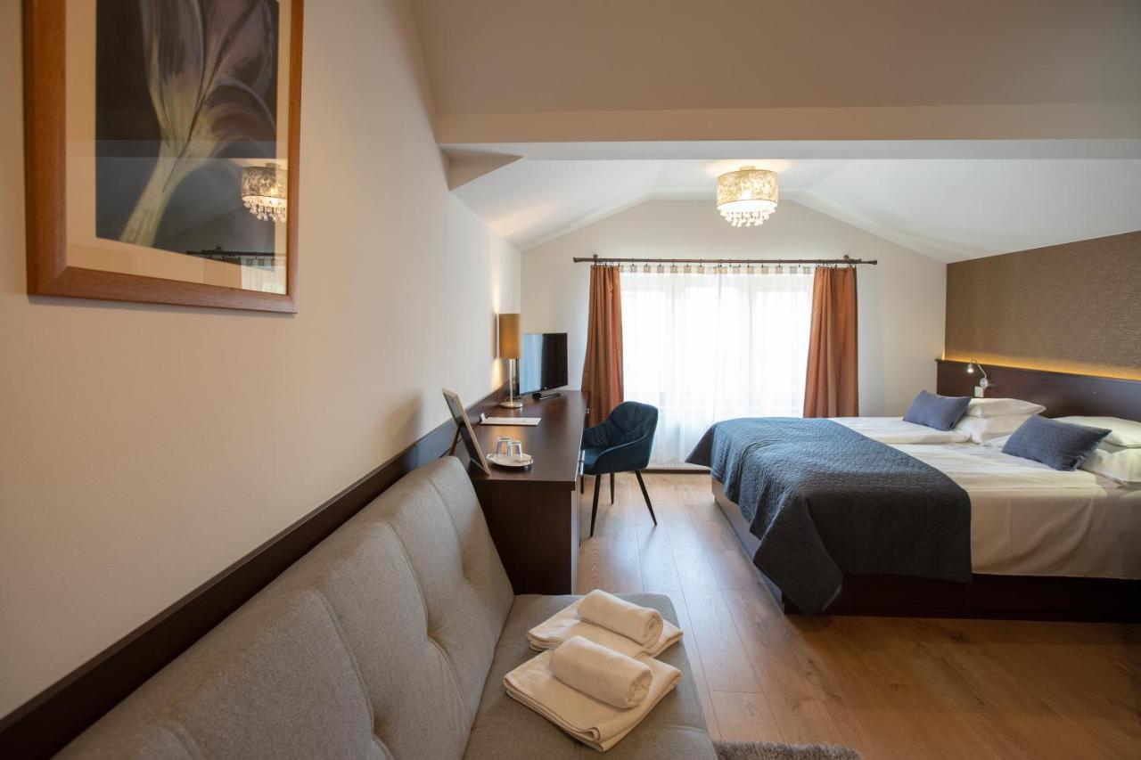 Atrium Rooms & Cafe Sopron Extérieur photo